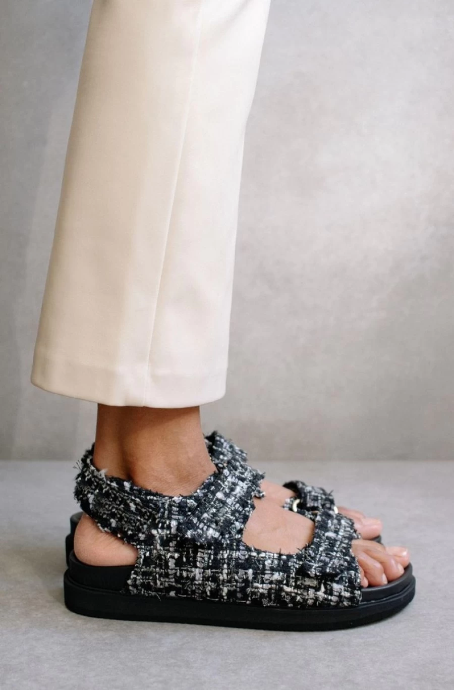 ALOHAS Women's Black Tweed Sandals with Hook-and-Loop Strap
