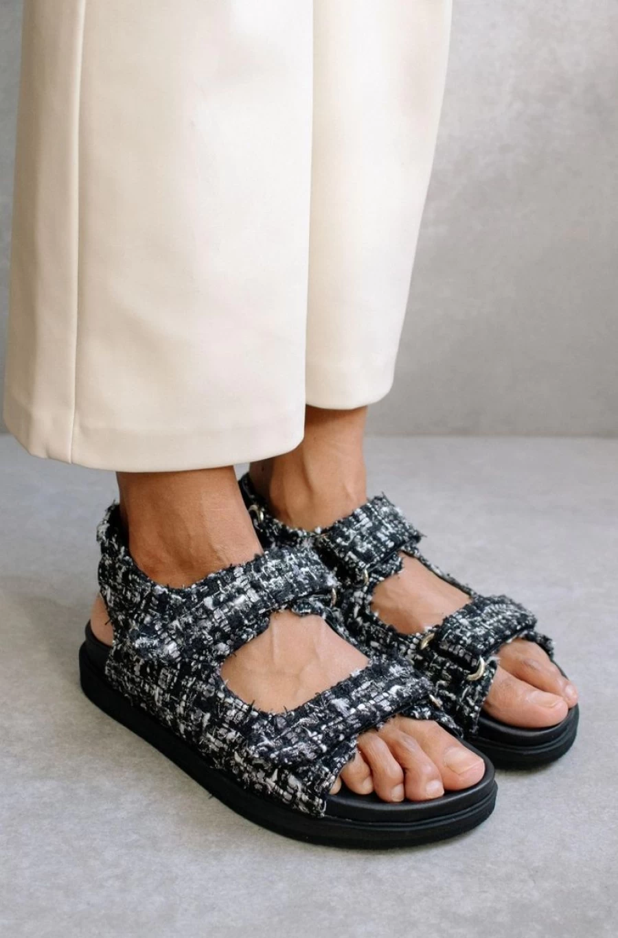 ALOHAS Women's Black Tweed Sandals with Hook-and-Loop Strap