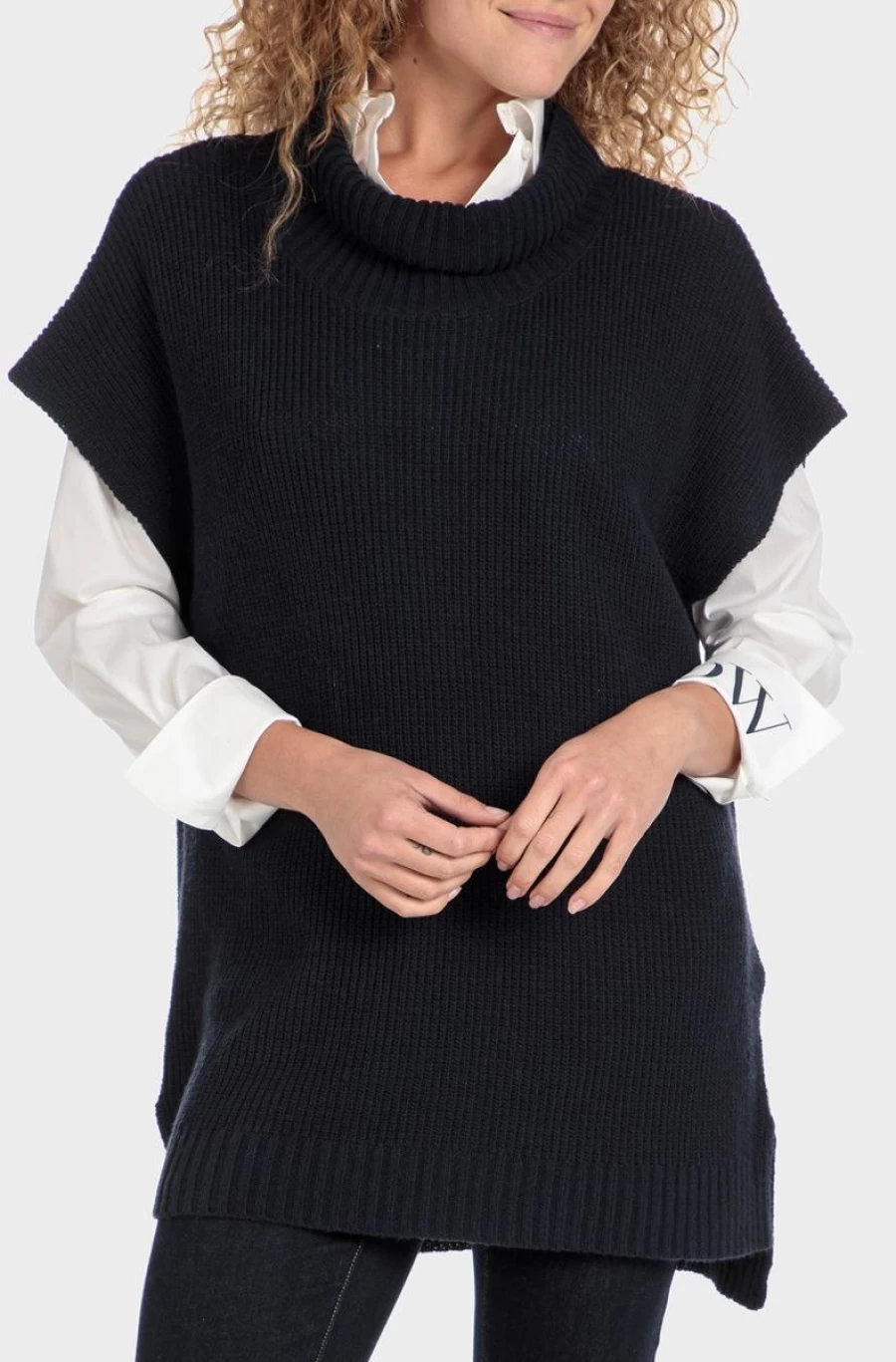 "PUNT ROMA Women's Black Turtleneck Poncho - Elegant Winter Knitwear"