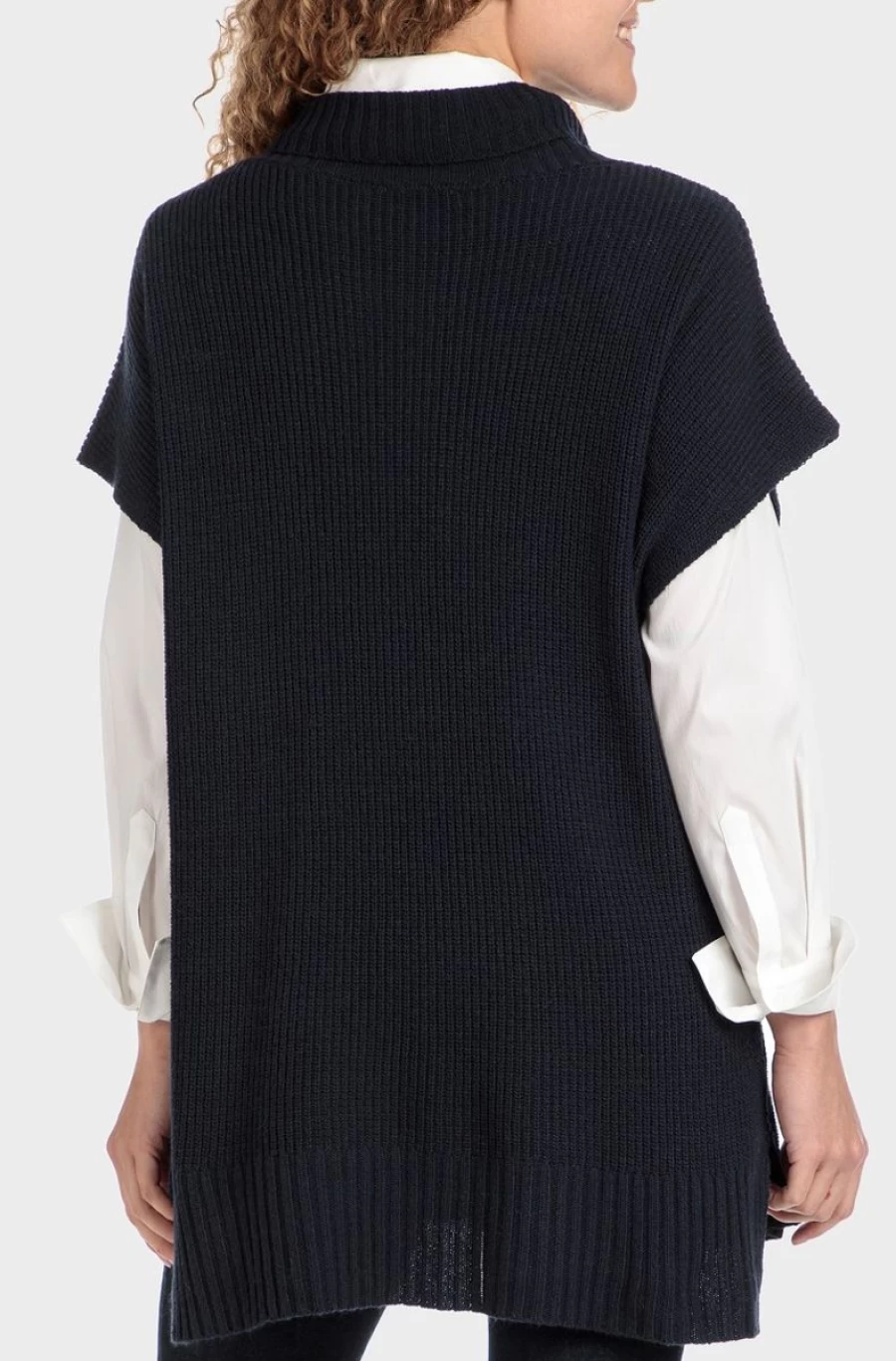 "PUNT ROMA Women's Black Turtleneck Poncho - Elegant Winter Knitwear"