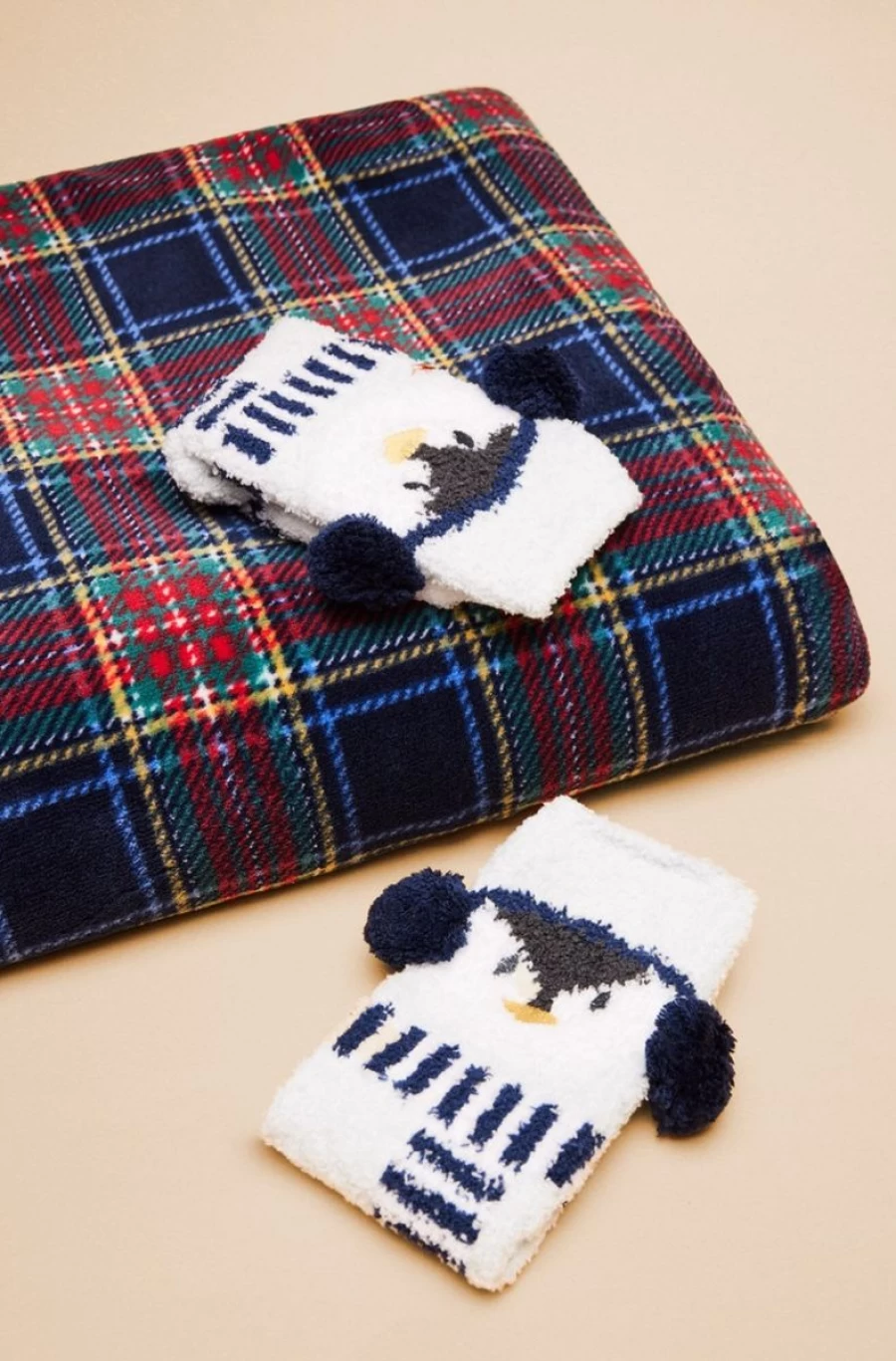 "WOMEN'SECRET Fluffy Penguin Scarf Socks for Women - Cozy Winter Accessories"