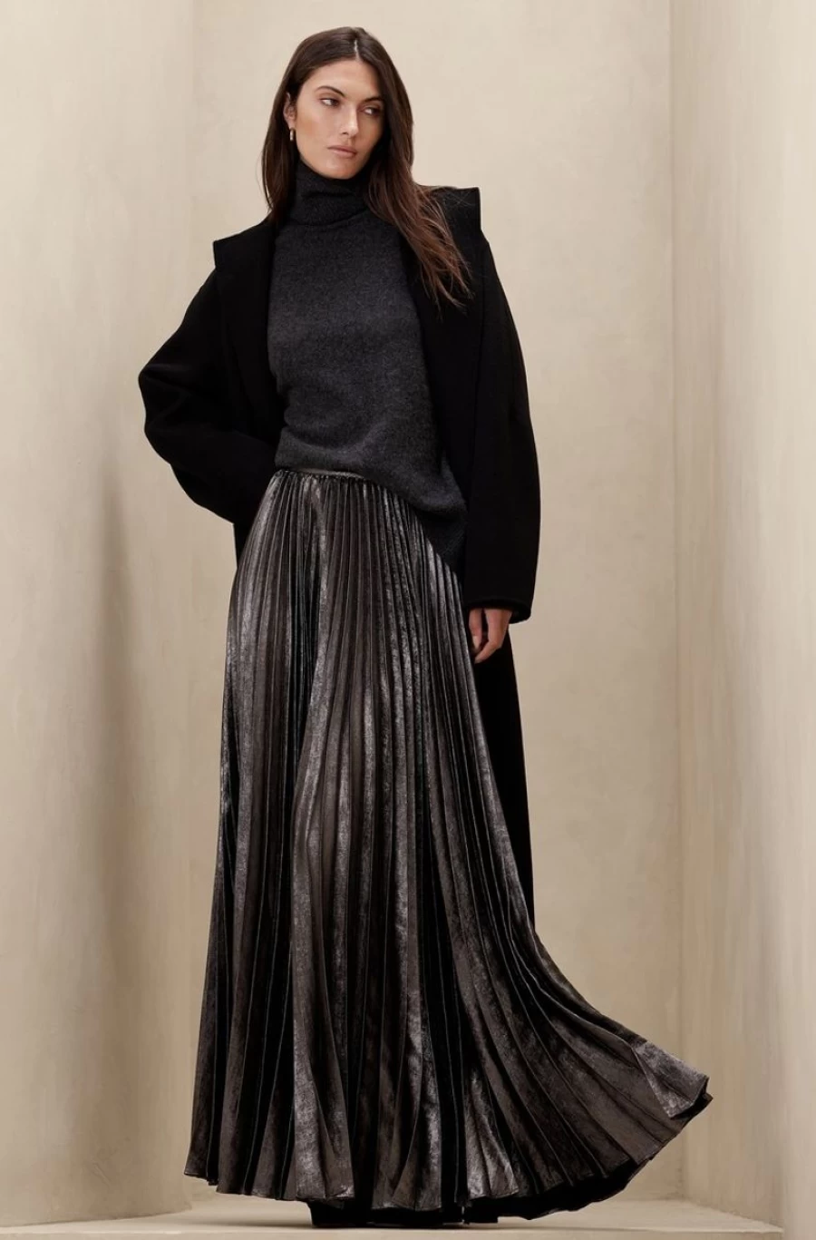 BANANA REPUBLIC Women's Gunmetal Metallic Pleated Skirt - Malia Style