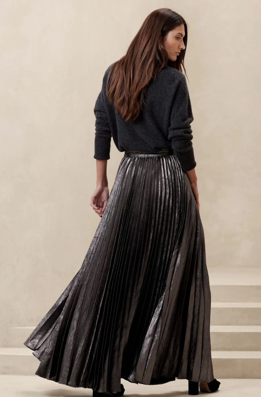 BANANA REPUBLIC Women's Gunmetal Metallic Pleated Skirt - Malia Style