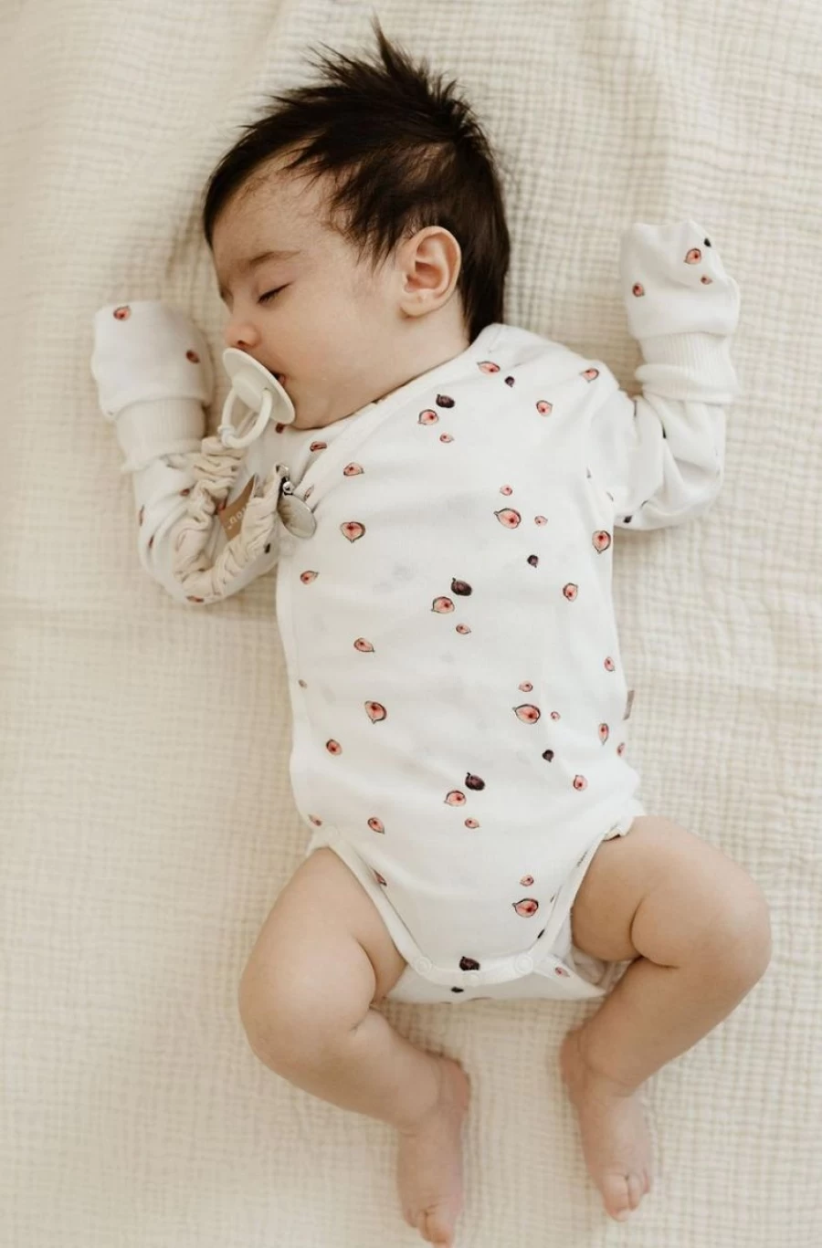 LUNILOU Organic Cotton Long Sleeve Bodysuit for Newborn Boys